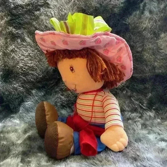 **HOST PICK** Adorable 15" Strawberry Shortcake Doll. She  sings and talks - Picture 15 of 17